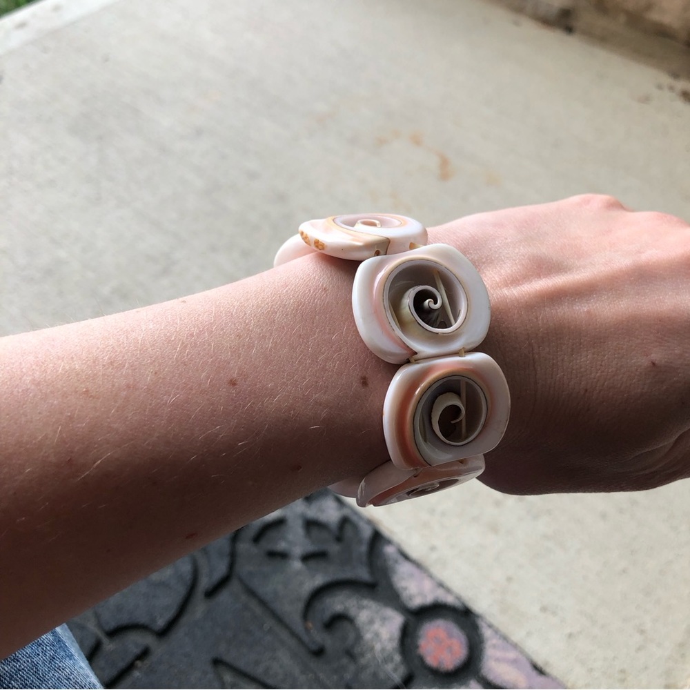 Stretchy Seashell Bracelet Cream / White